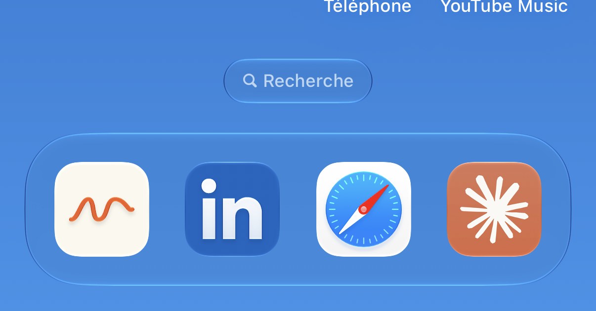 L'écran d'accueil du téléphone, avec l'application Neva IA dans le dock